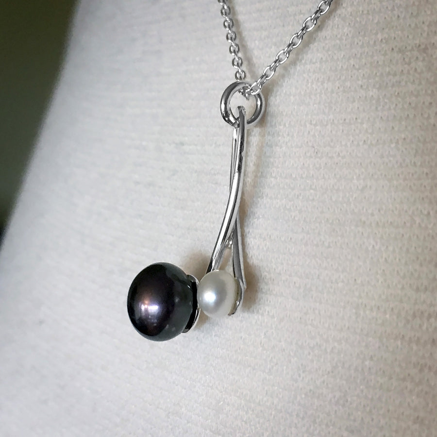 Black & White Pearl Orb Necklace